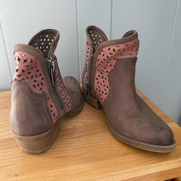 Women booties - Picture 2 of 2